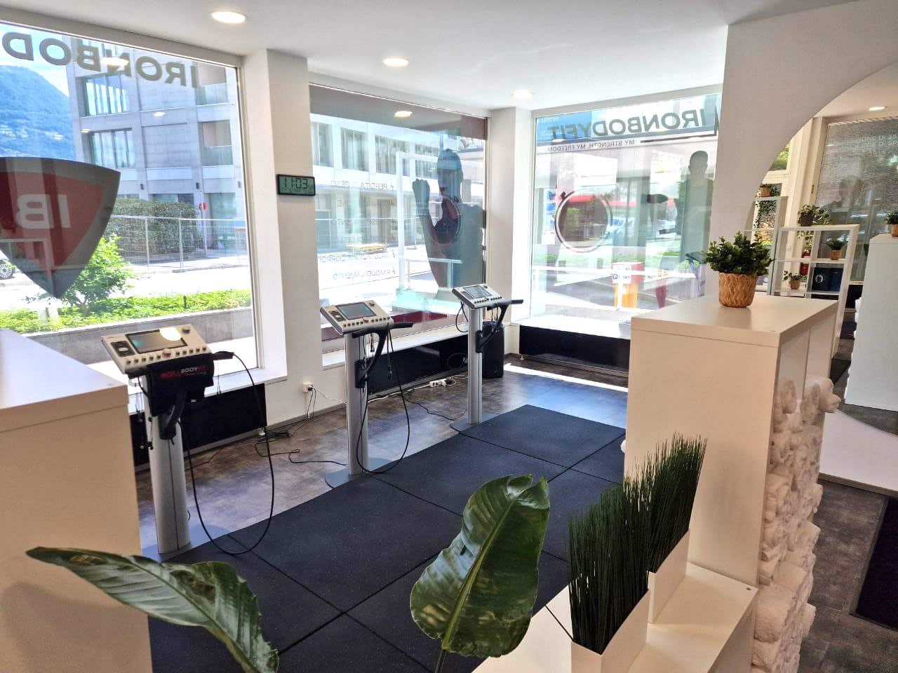 EMS-Studio im Schulungsraum Lugano