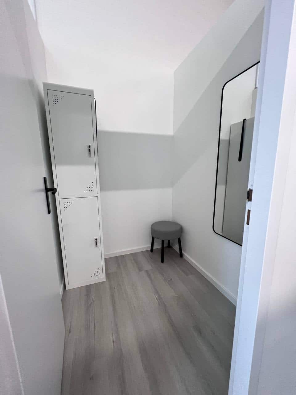 Dietikon - Kabine und Umkleideschrank