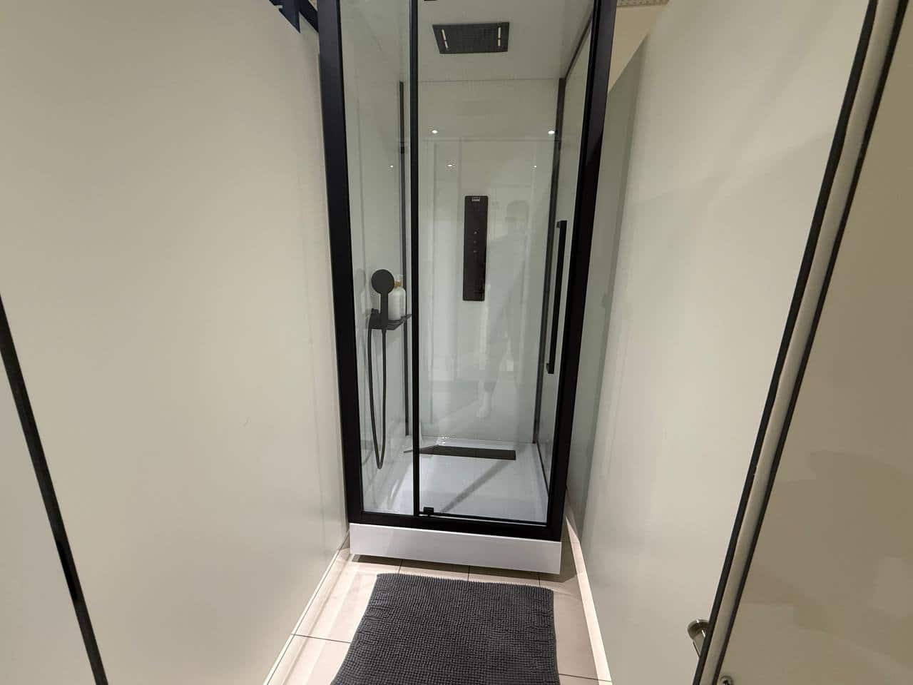 Montreux - Une douche dans les vestiaires